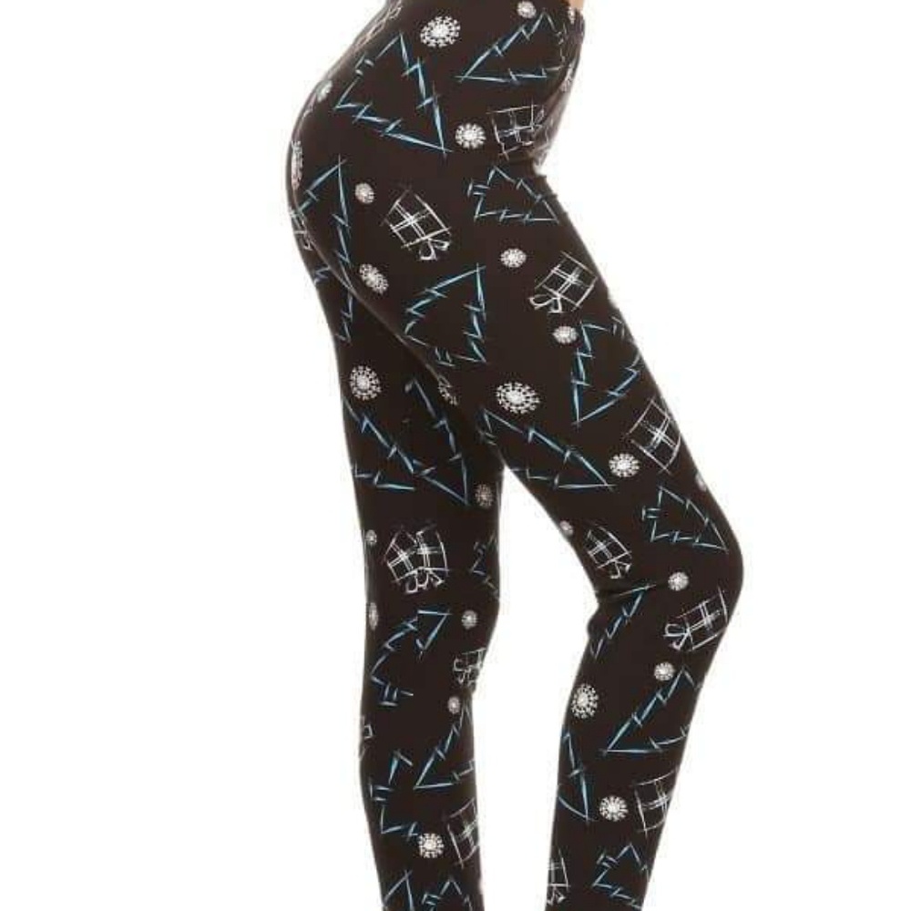 Plus Black & White Trees & Present Leggings